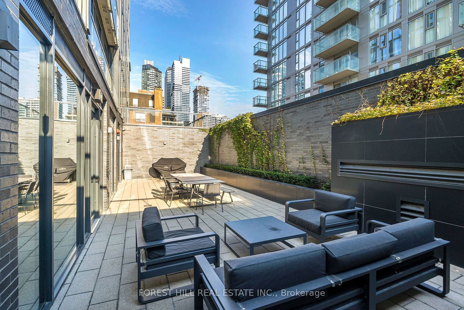 28 Wellesley St E, unit 1108 for rent