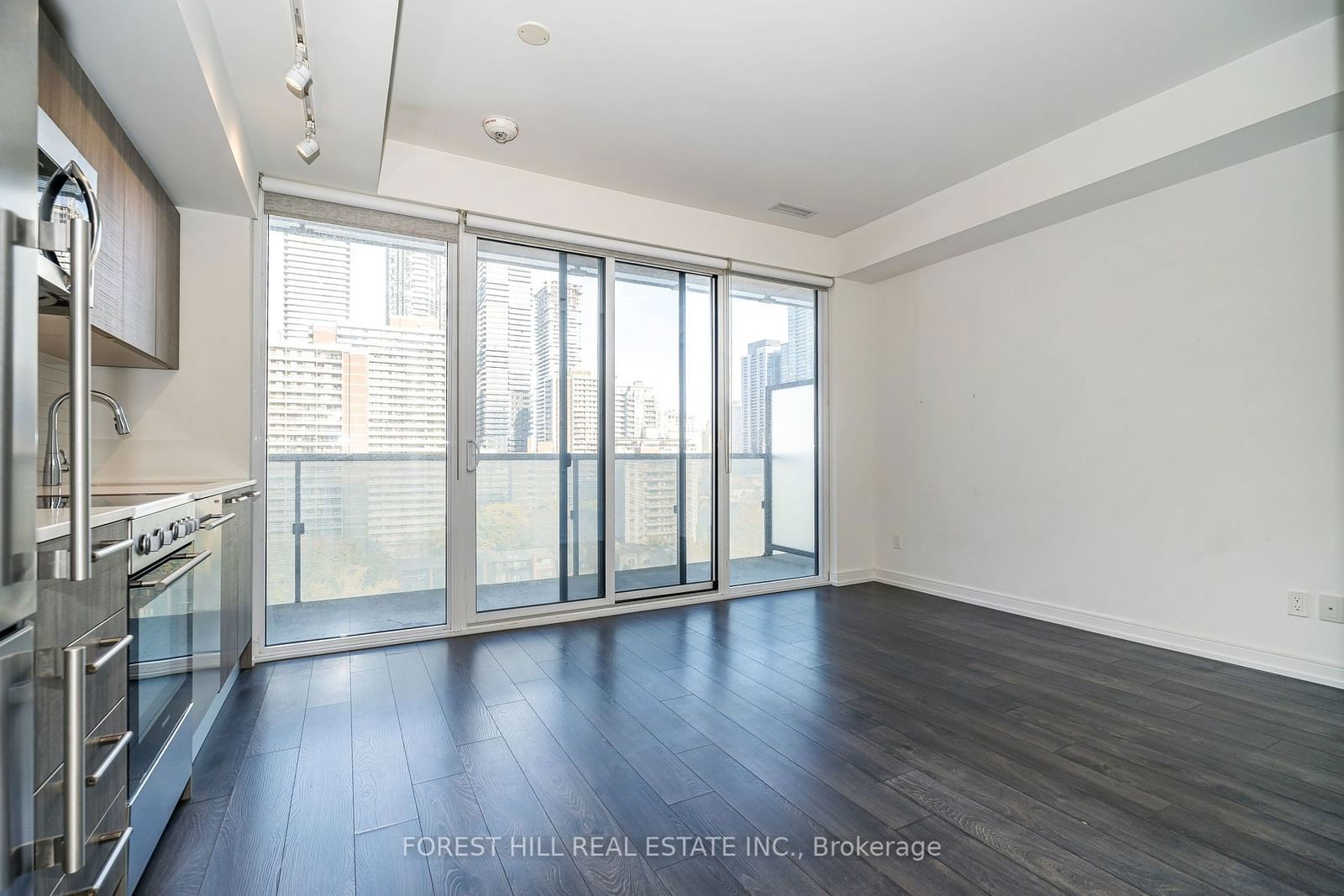 28 Wellesley St E, unit 1108 for rent