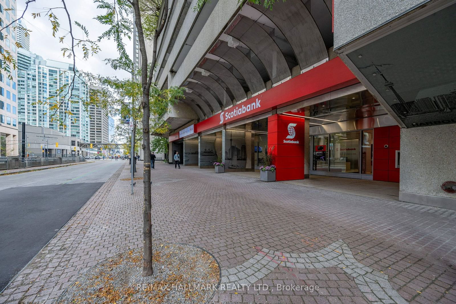 33 Harbour Sq, unit 2007 for rent