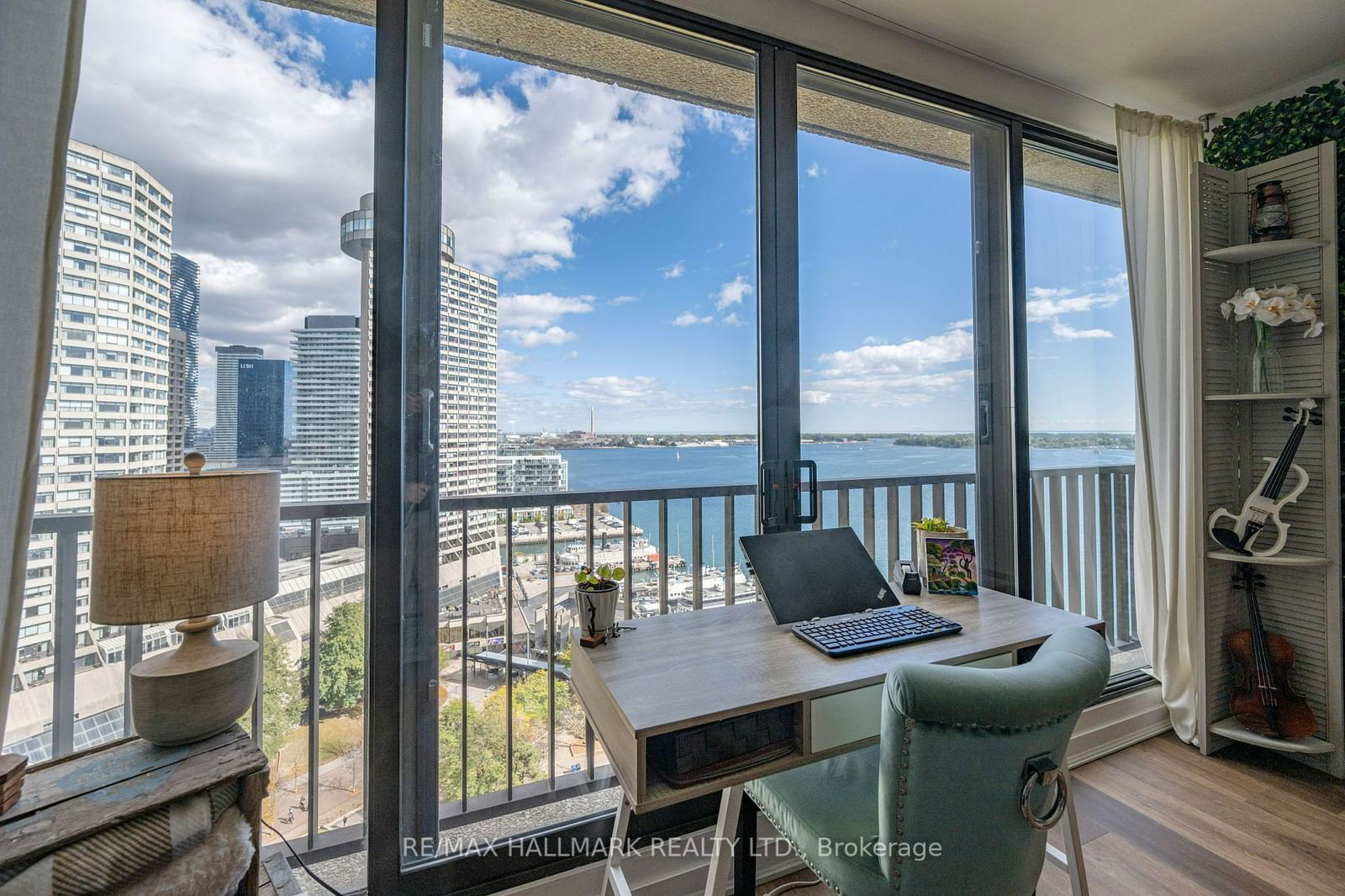 33 Harbour Sq, unit 2007 for rent