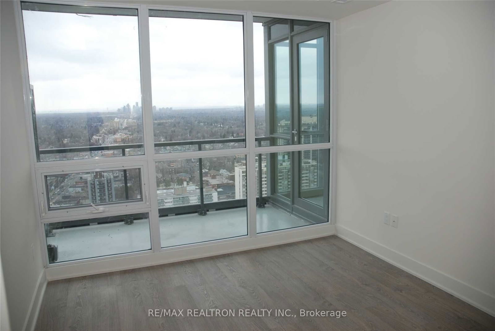 30 Roehampton Ave, unit 3107 for rent