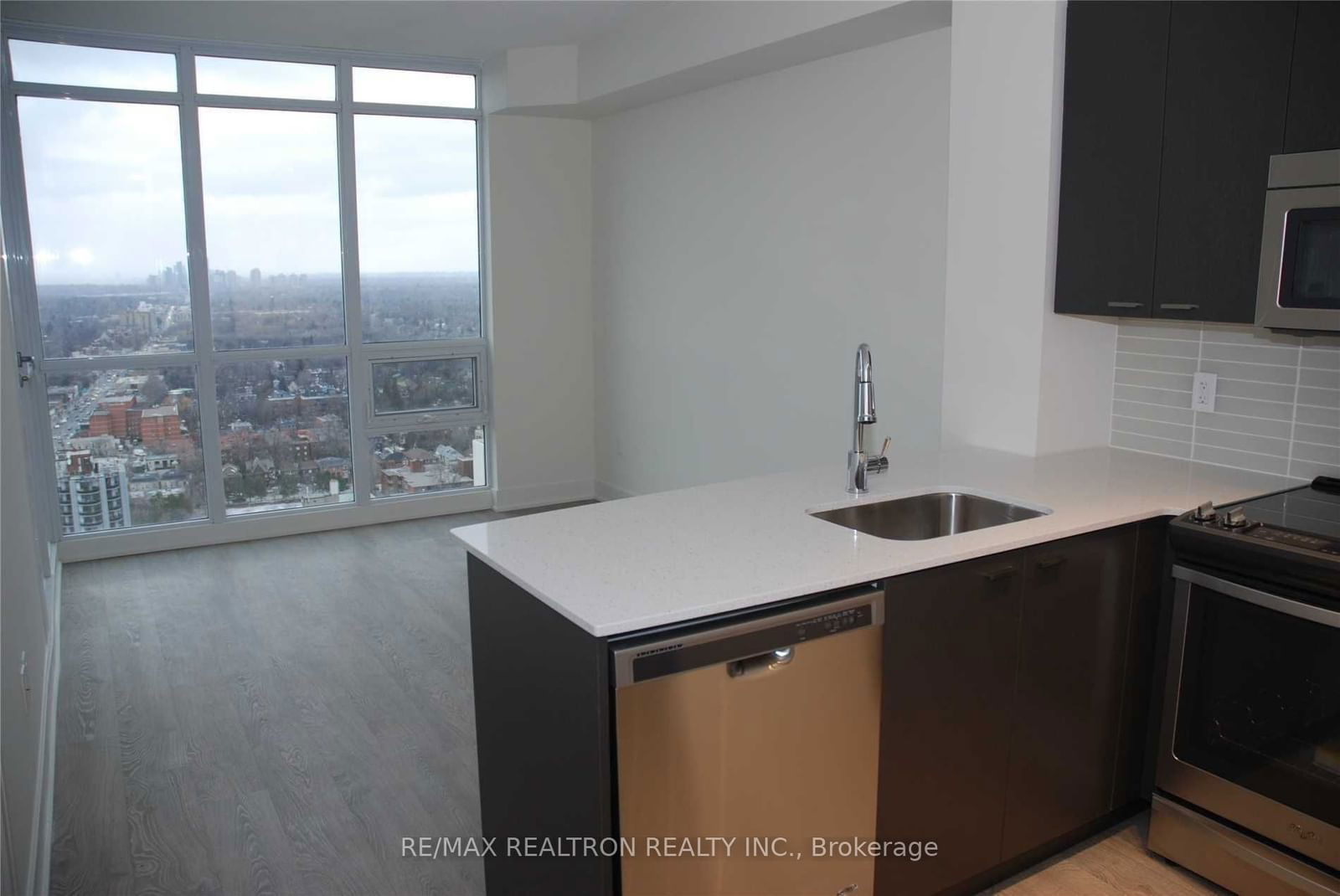 30 Roehampton Ave, unit 3107 for rent