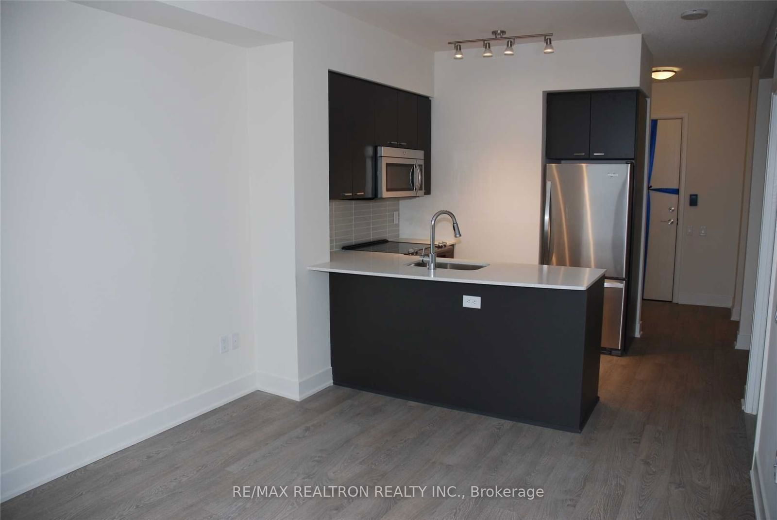 30 Roehampton Ave, unit 3107 for rent