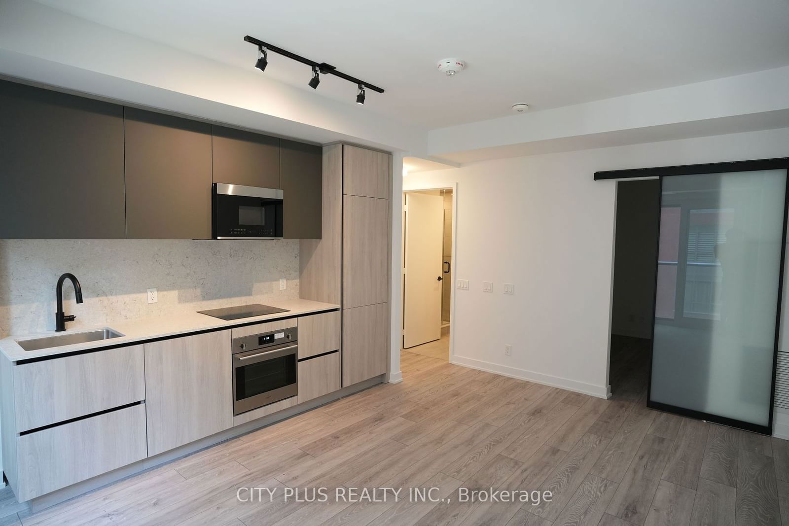 108 Peter St, unit 709 for rent