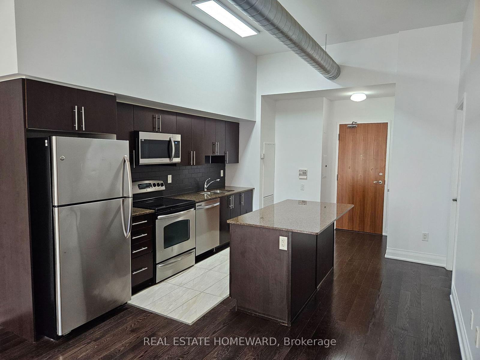 2191 Yonge St, unit Loft #4 for rent