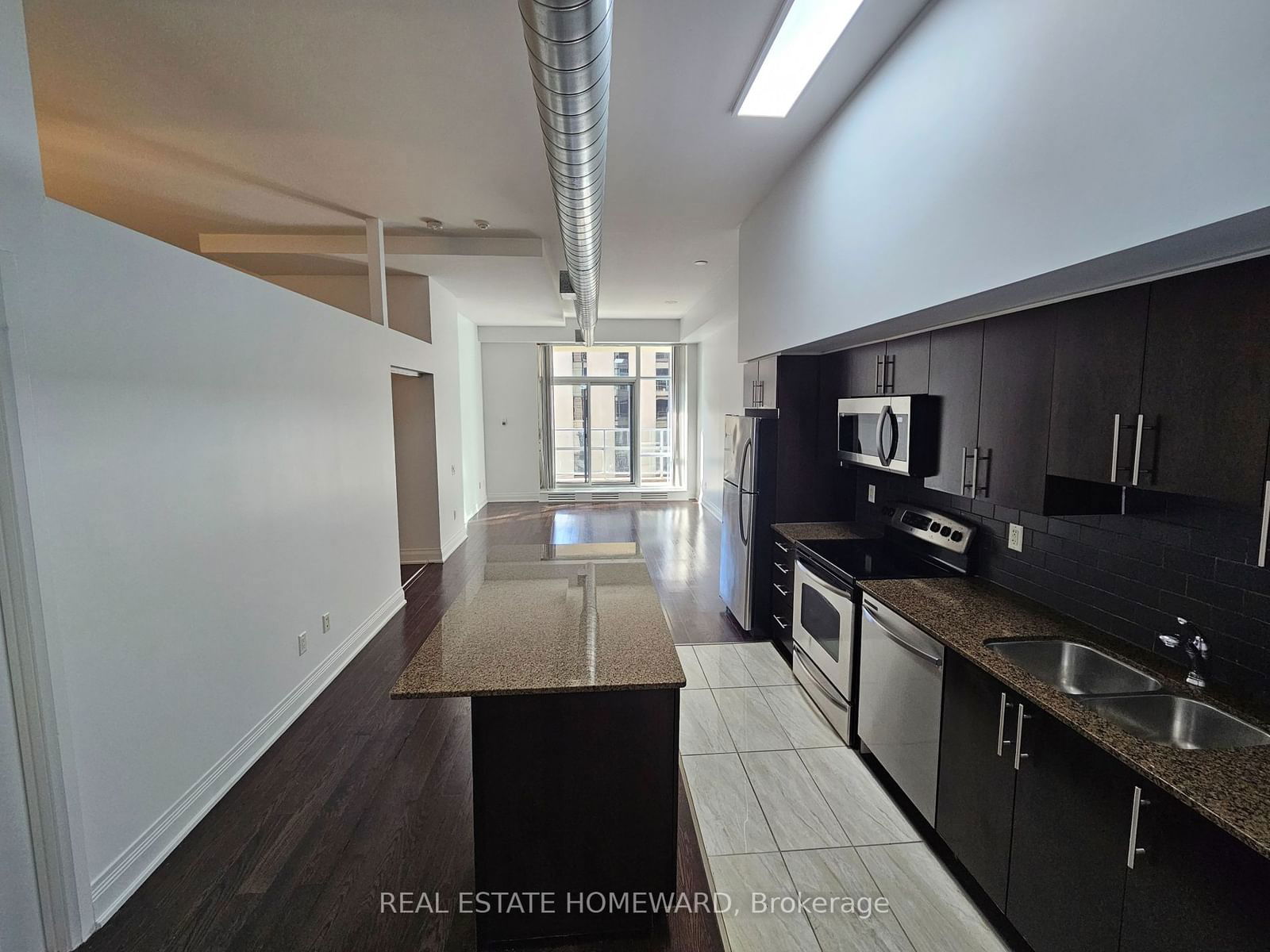 2191 Yonge St, unit Loft #4 for rent