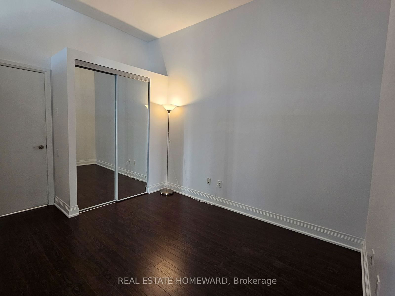 2191 Yonge St, unit Loft #4 for rent