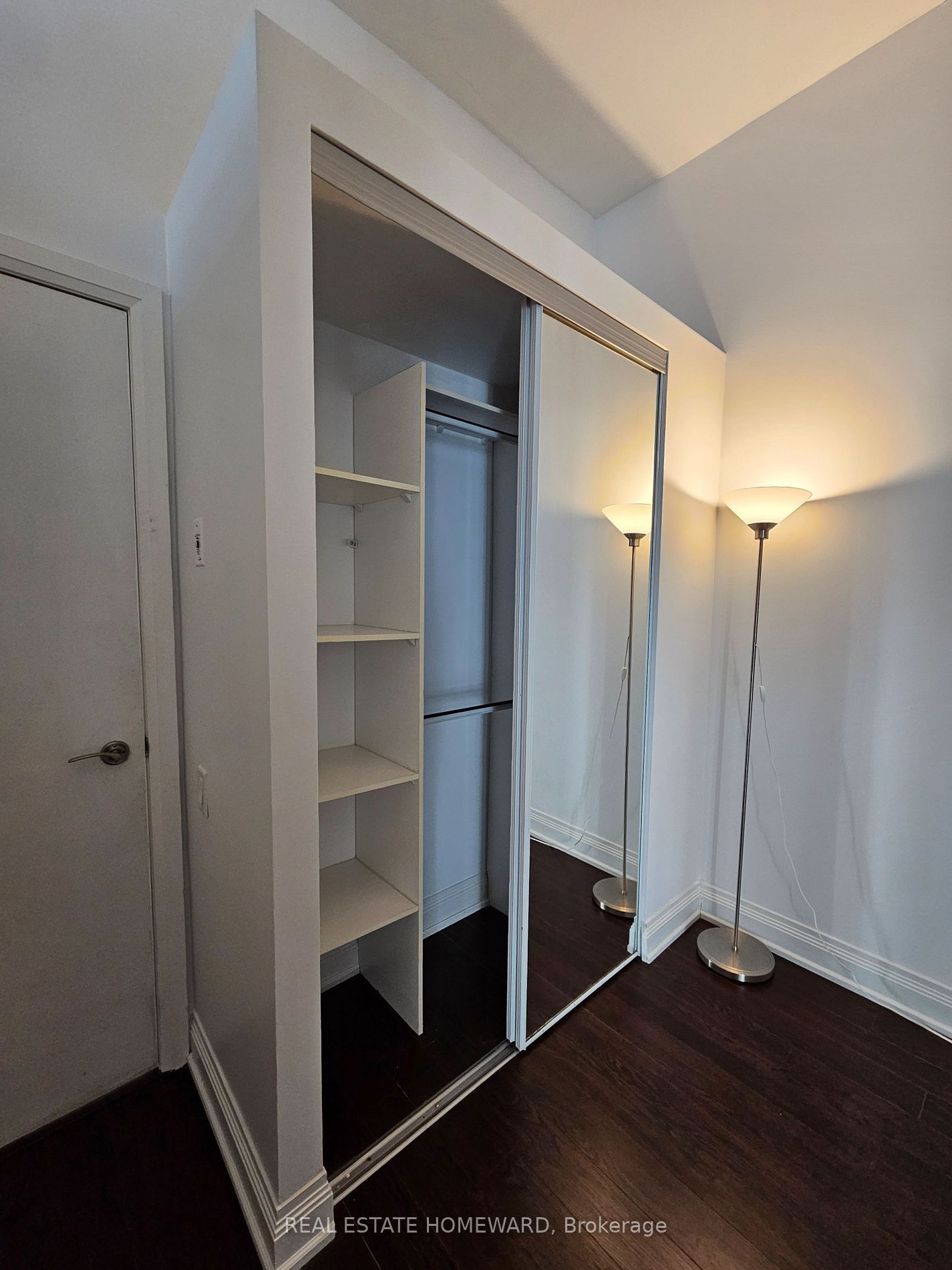 2191 Yonge St, unit Loft #4 for rent