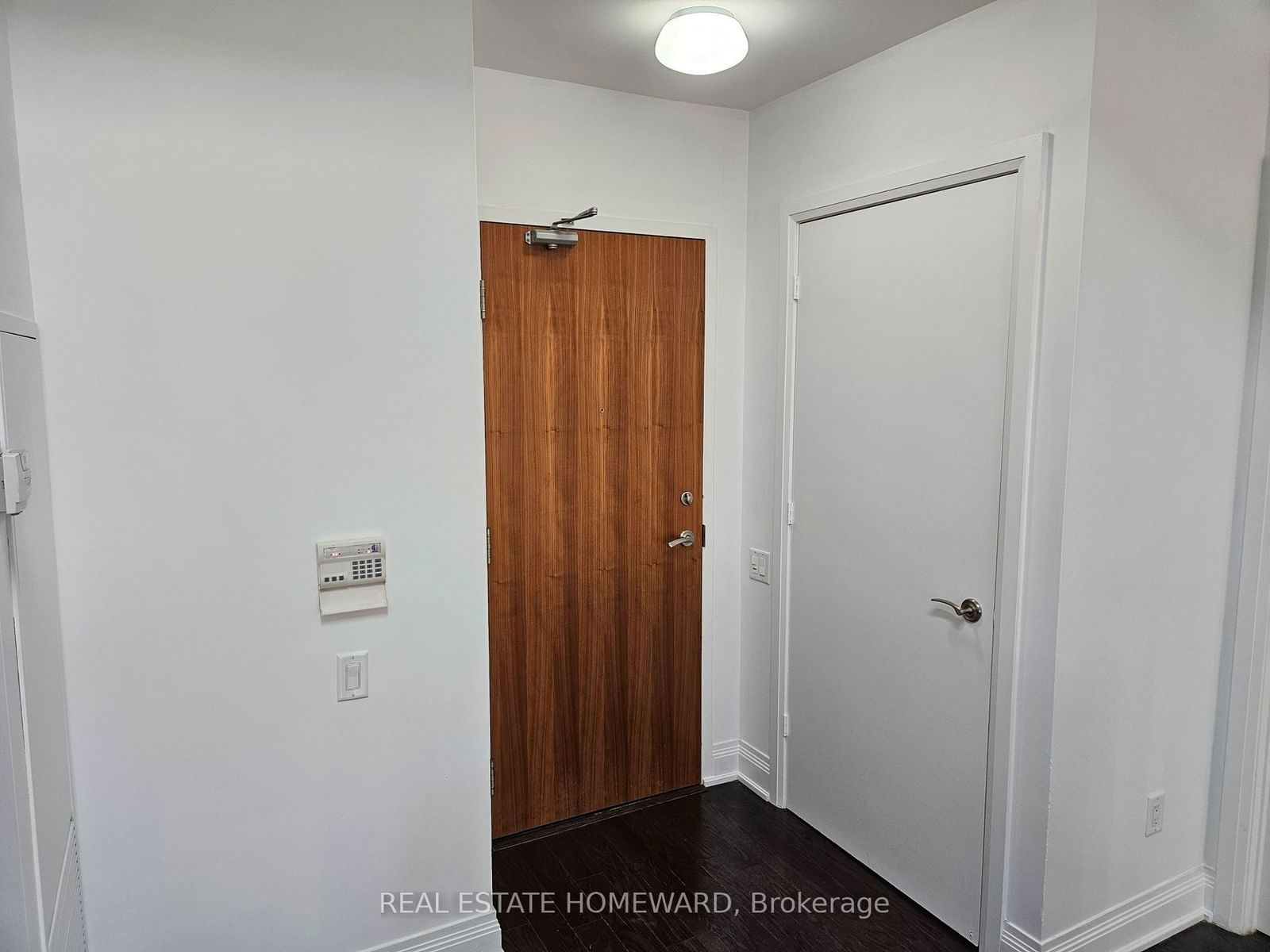 2191 Yonge St, unit Loft #4 for rent