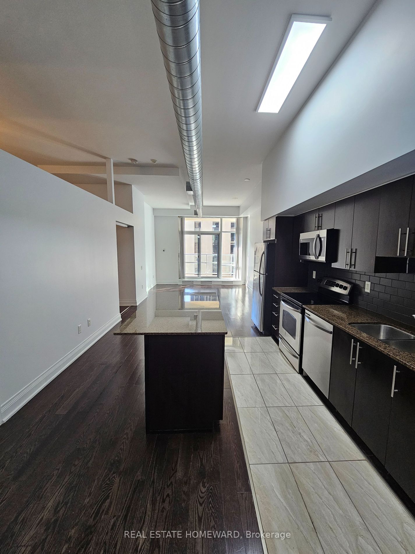 2191 Yonge St, unit Loft #4 for rent