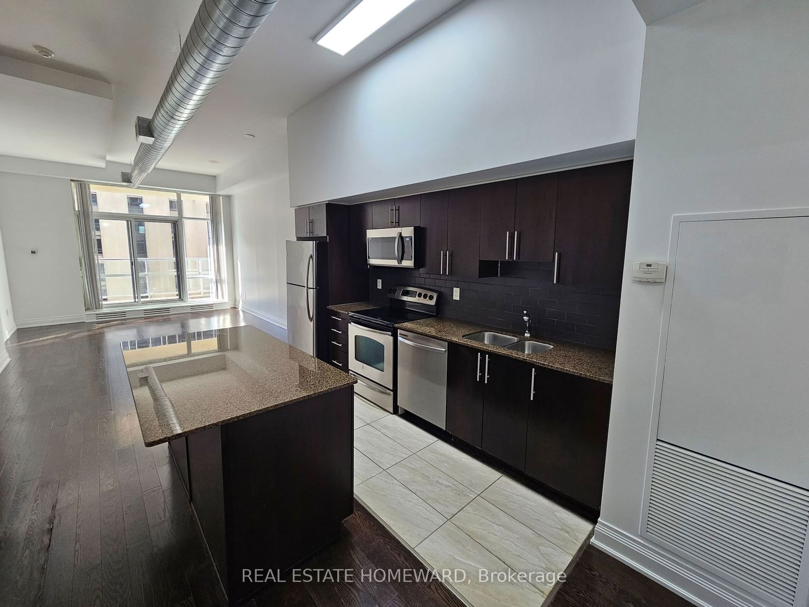 2191 Yonge St, unit Loft #4 for rent