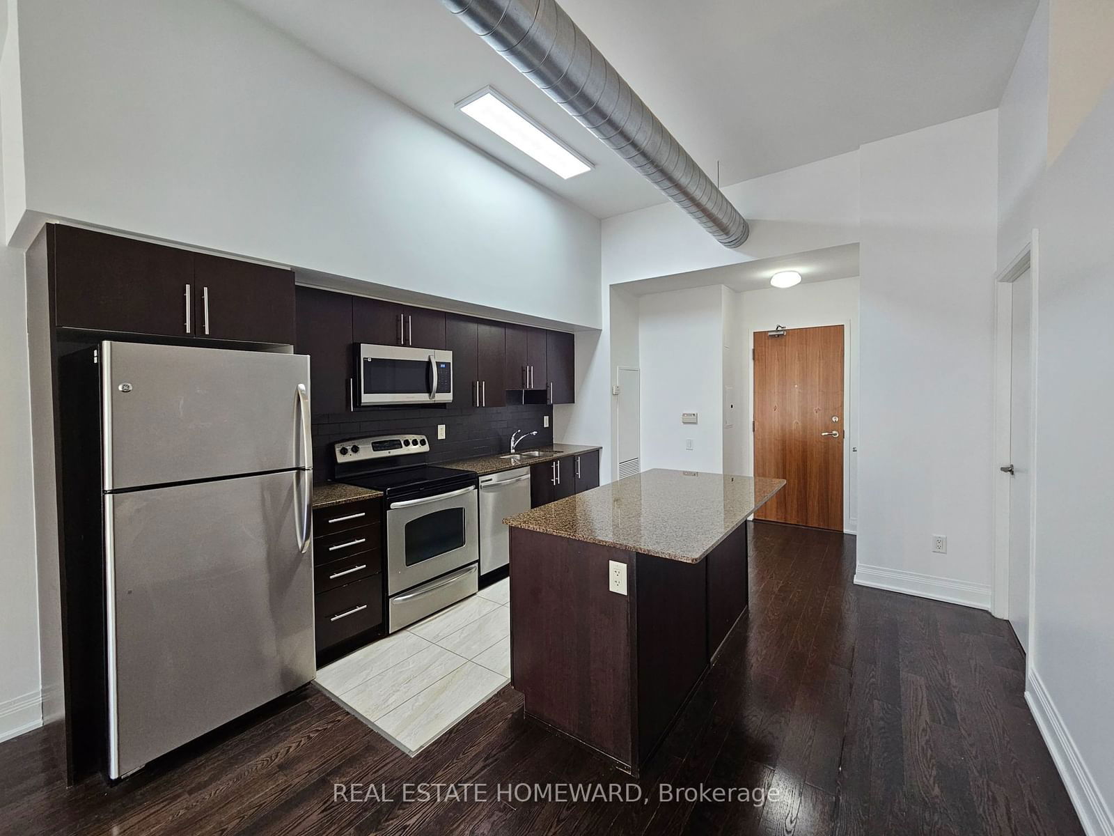 2191 Yonge St, unit Loft #4 for rent