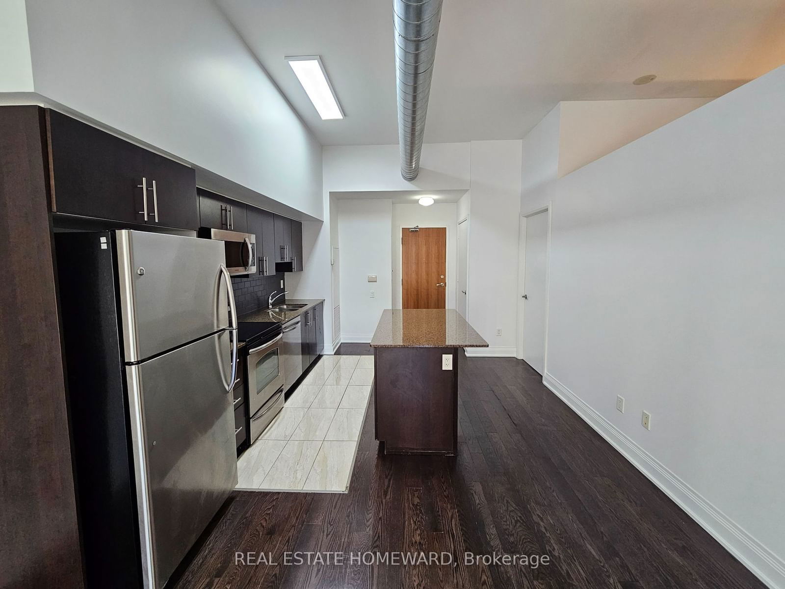 2191 Yonge St, unit Loft #4 for rent