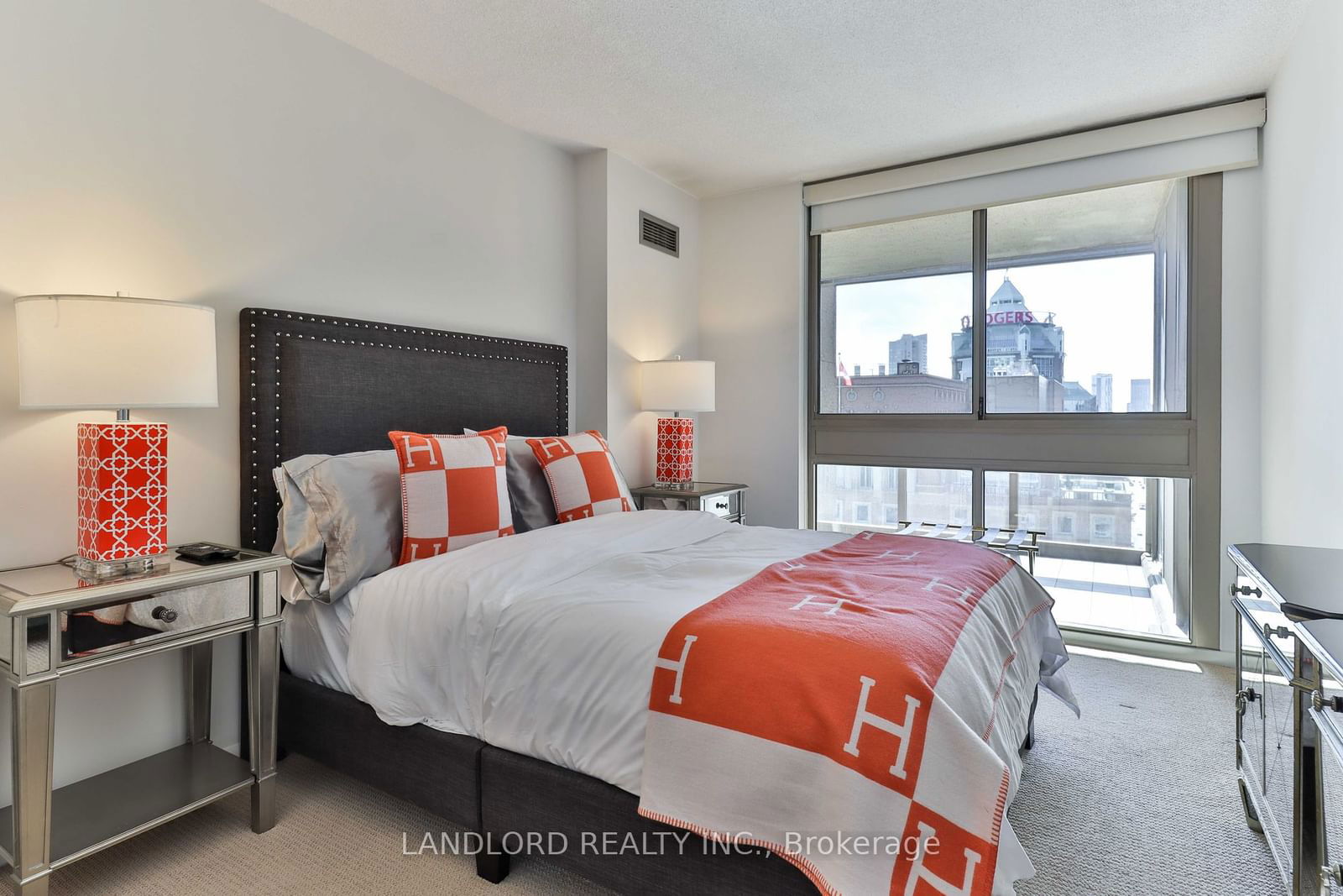 278 Bloor St E, unit 1801 for rent