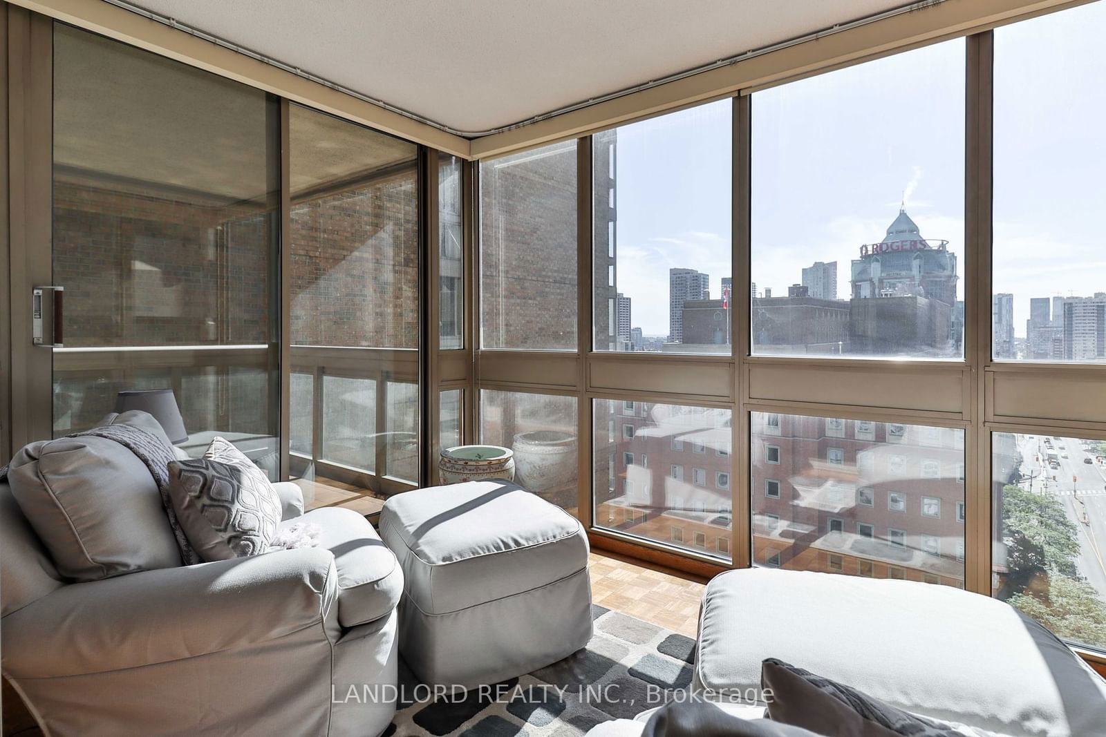 278 Bloor St E, unit 1801 for rent