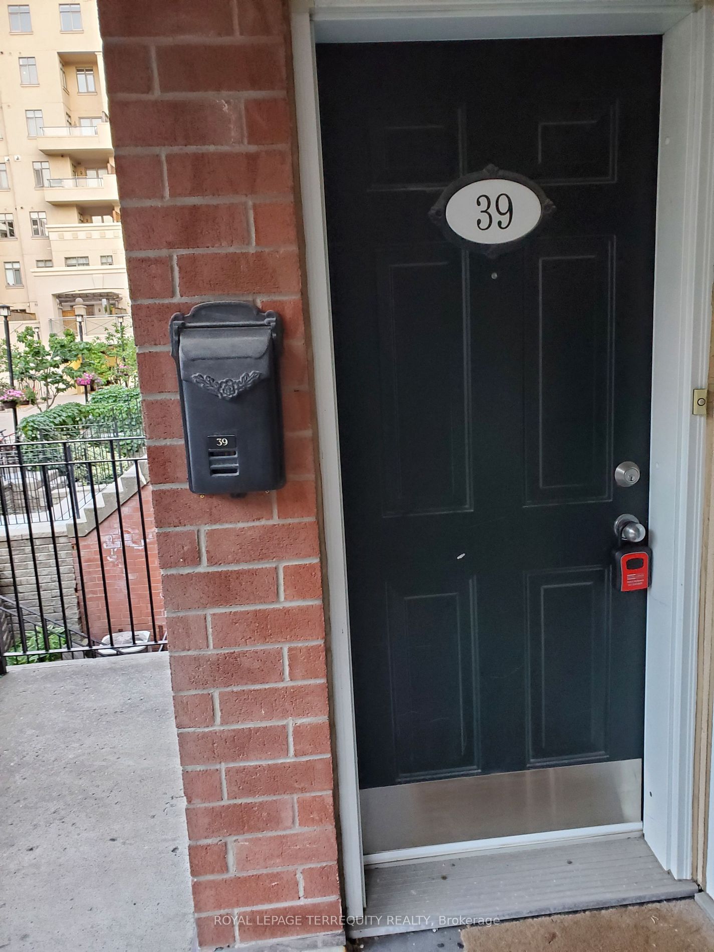 11 Niagara St, unit 39 for rent