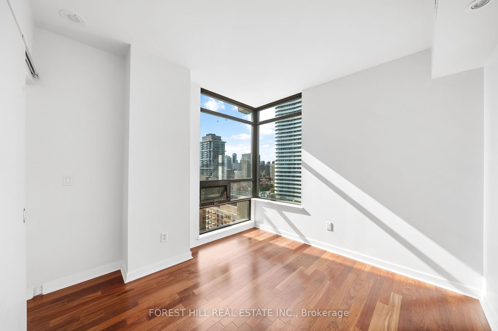 281 Mutual St, unit 1803 for sale