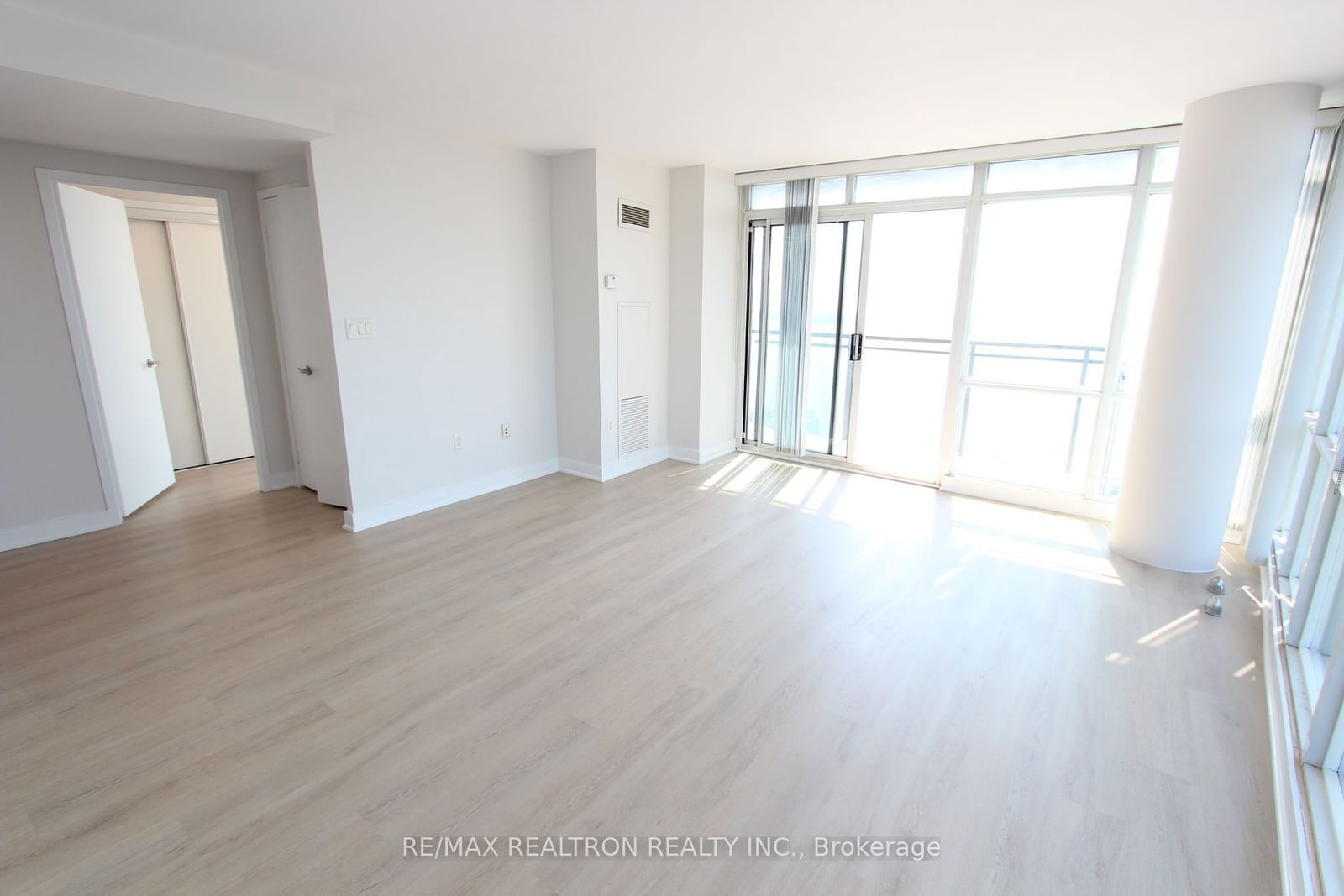 15 Fort York Blvd, unit 3812 for sale