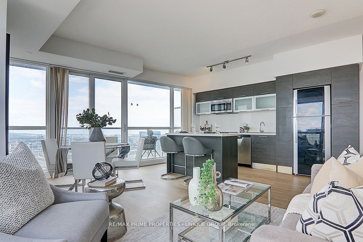 386 Yonge St, unit 5202 for rent