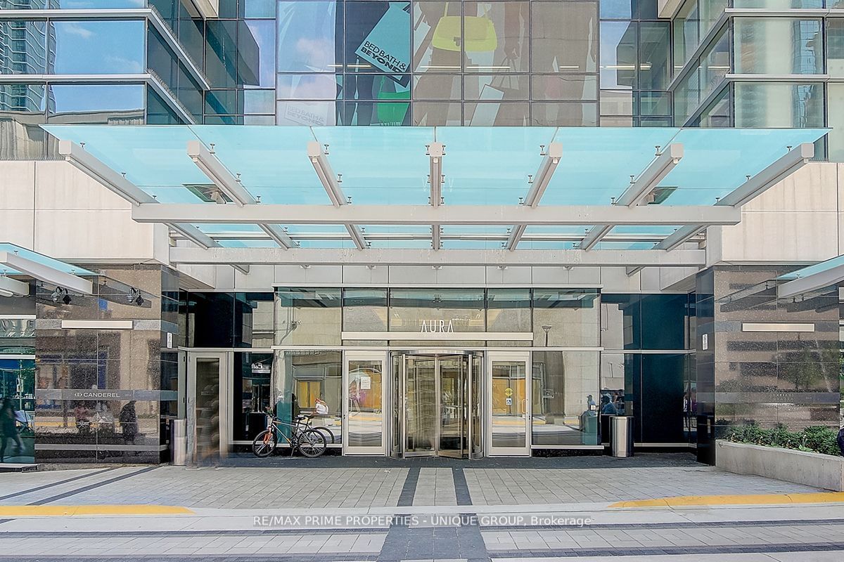 386 Yonge St, unit 5202 for rent