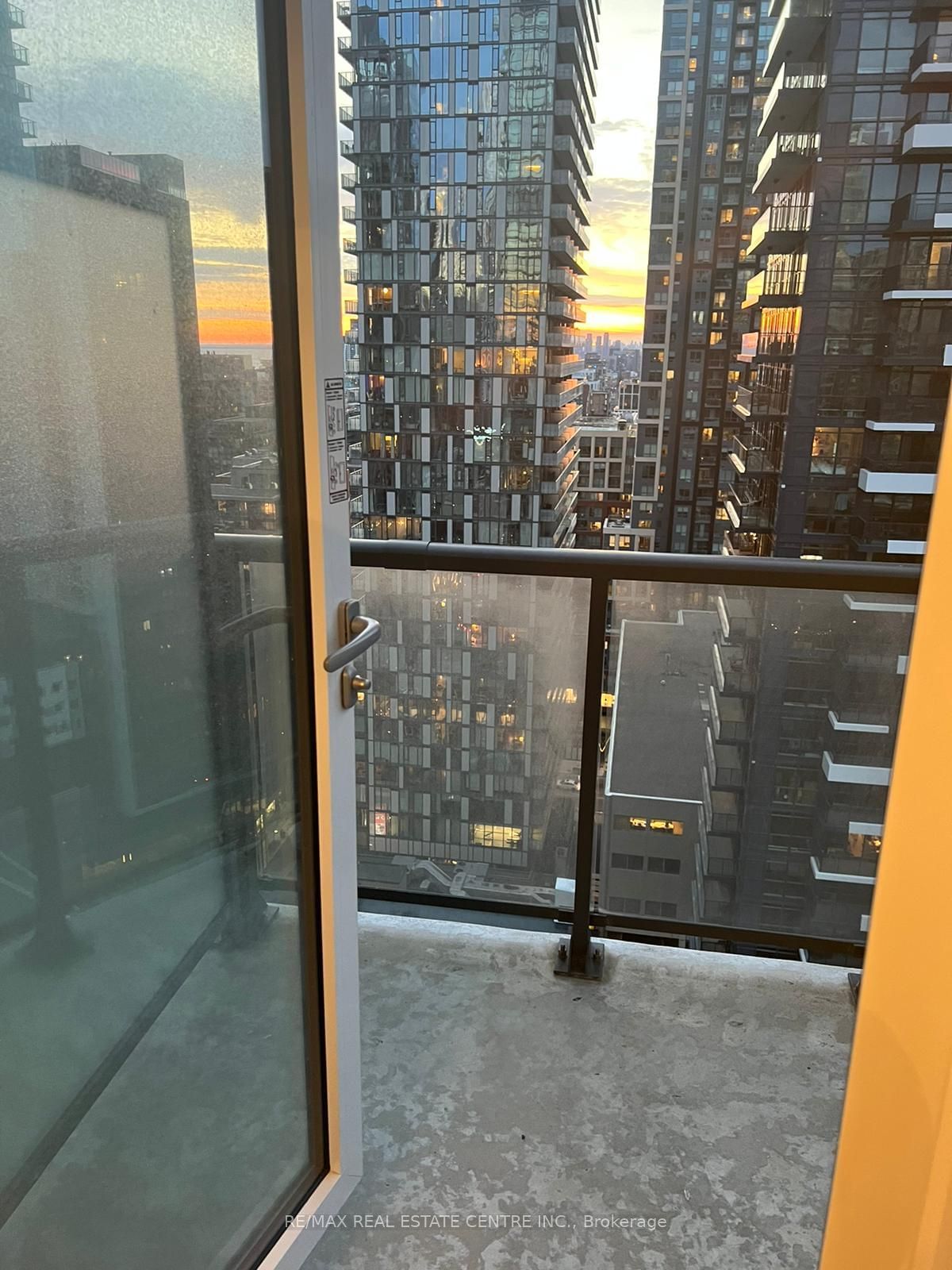 290 Adelaide St W, unit 2303 for rent