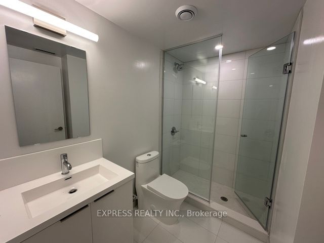 238 Simcoe St, unit 2304 for rent