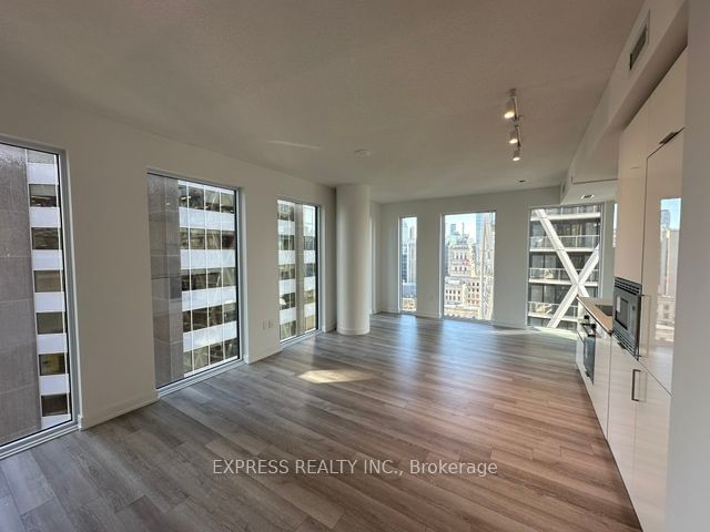 238 Simcoe St, unit 2304 for rent