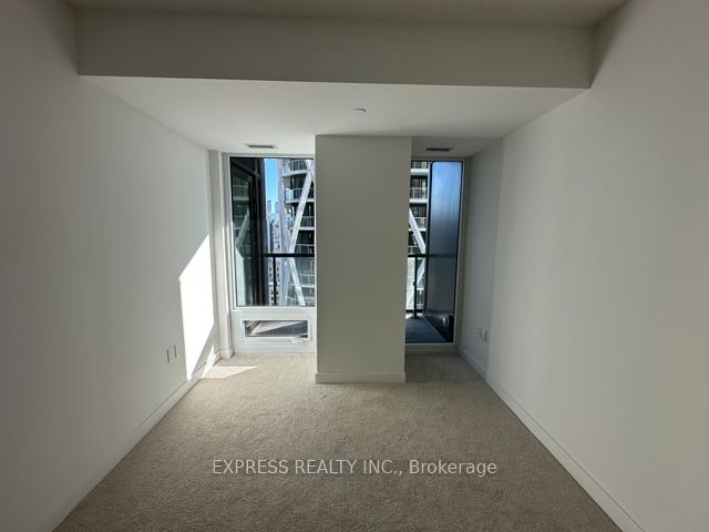 238 Simcoe St, unit 2304 for rent