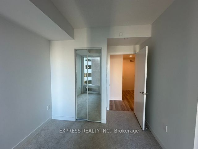 238 Simcoe St, unit 2304 for rent