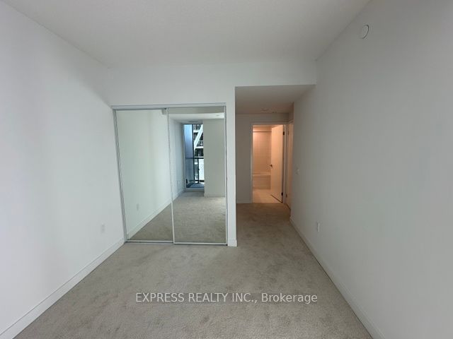 238 Simcoe St, unit 2304 for rent