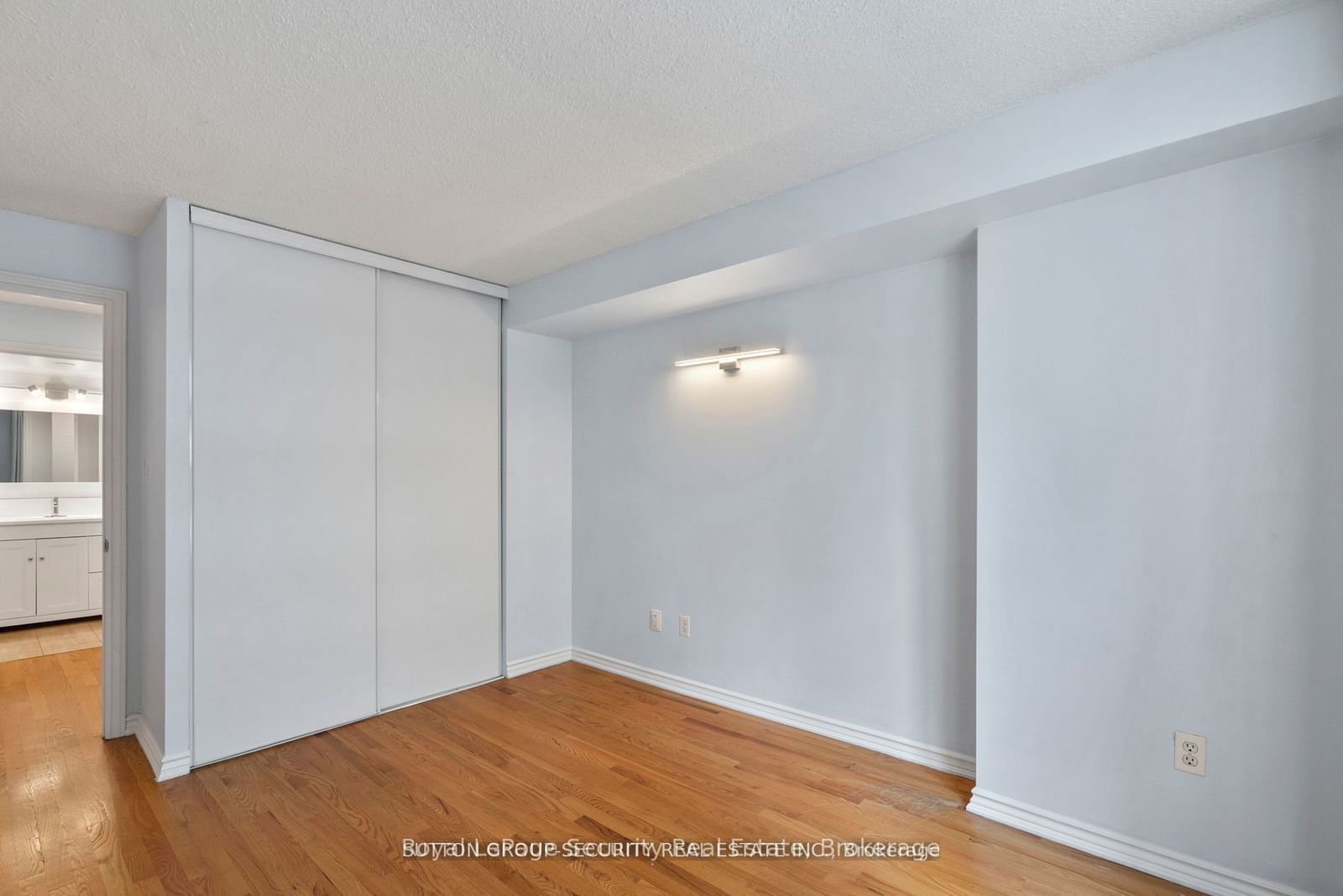 105 Victoria St, unit 908 for rent