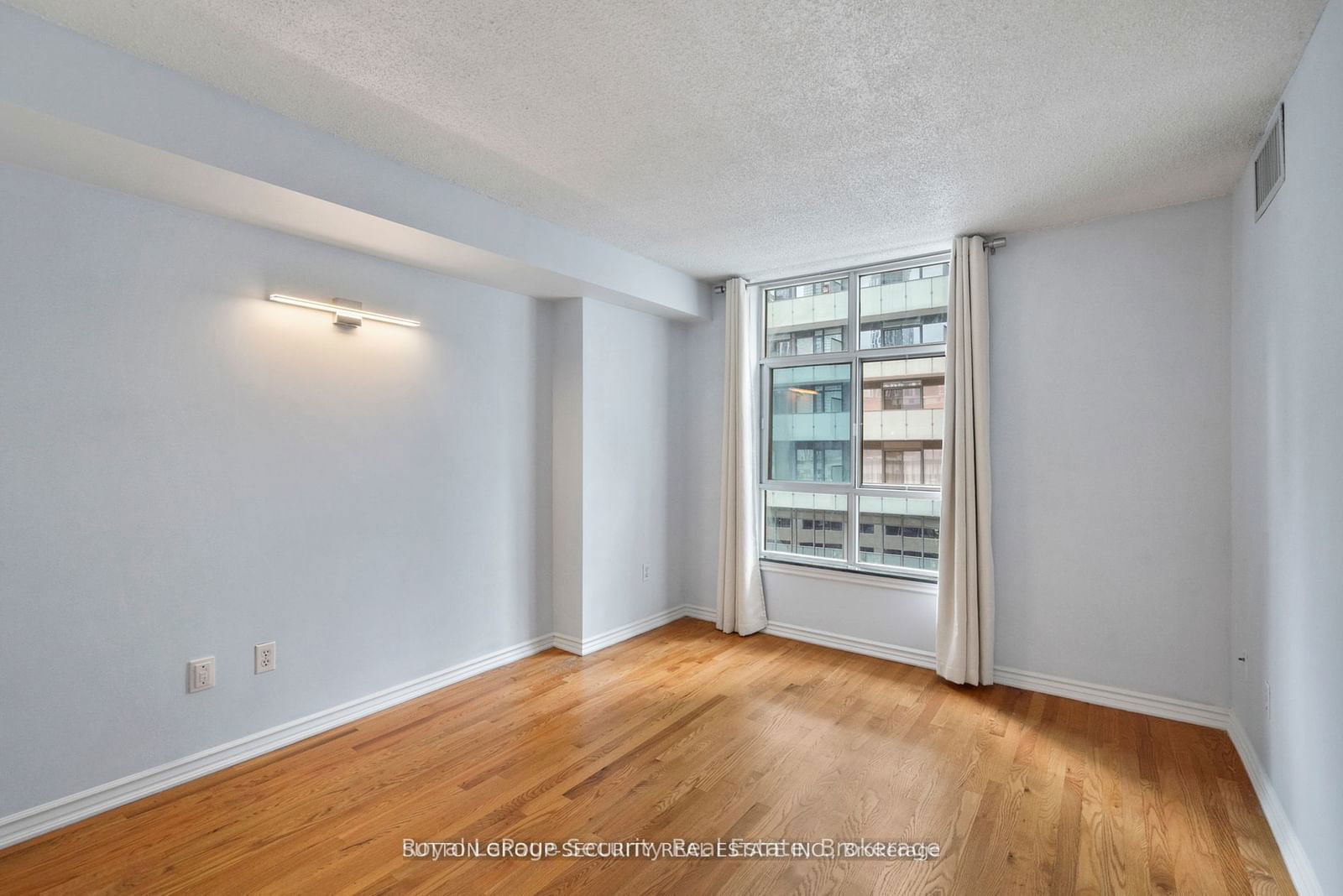 105 Victoria St, unit 908 for rent