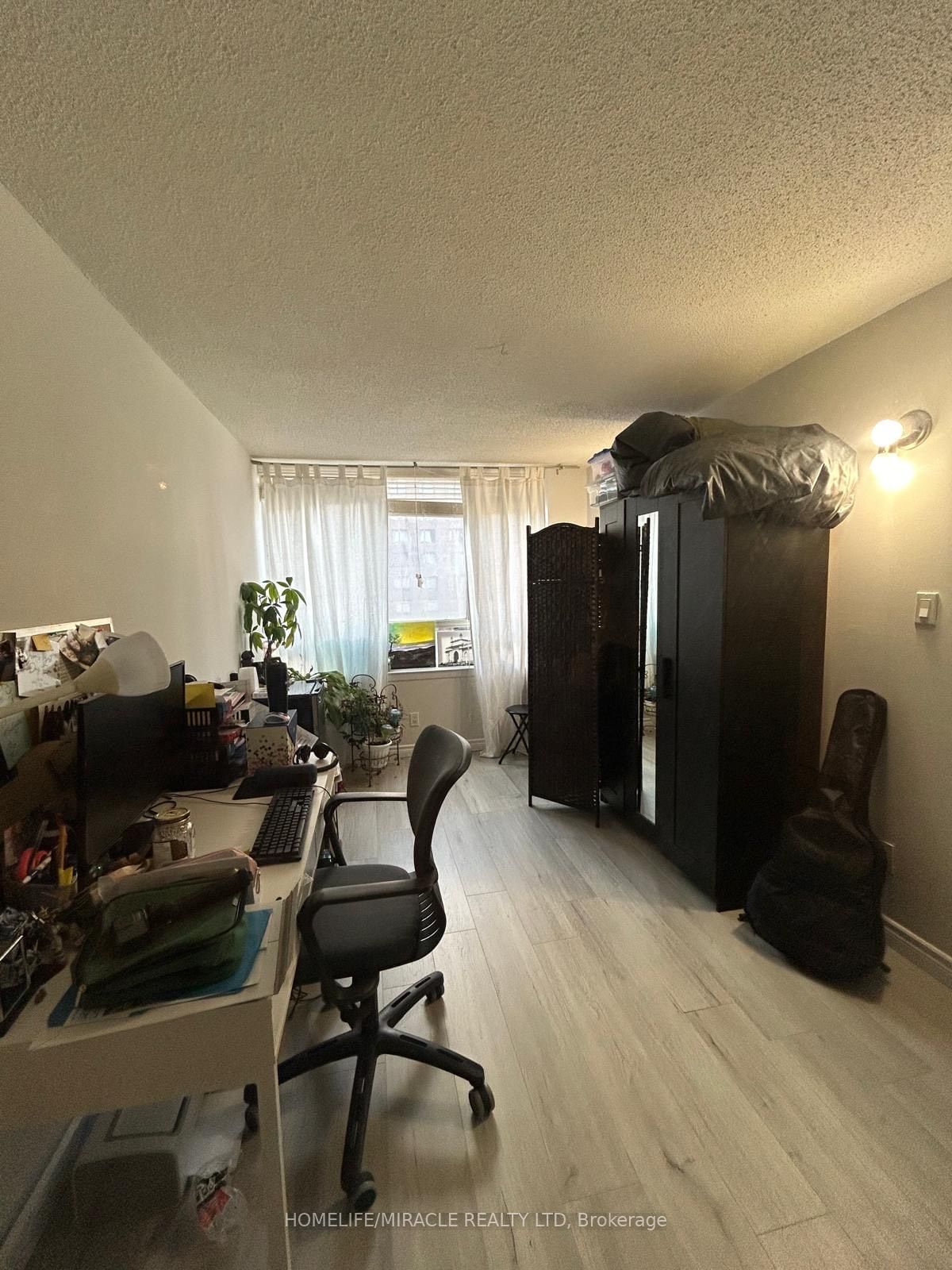 633 Bay St, unit 1510 for rent