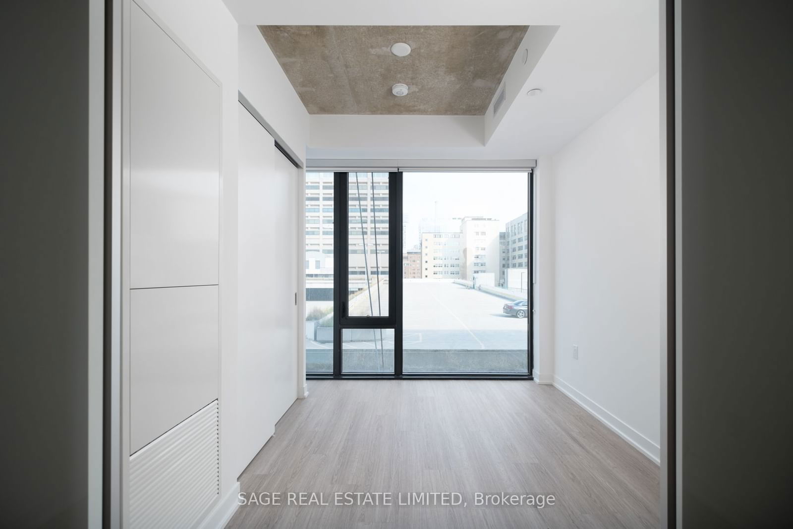 195 McCaul St, unit 615 for rent