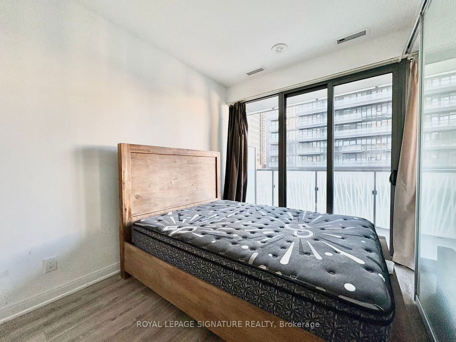 50 Charles St E, unit 901 for rent