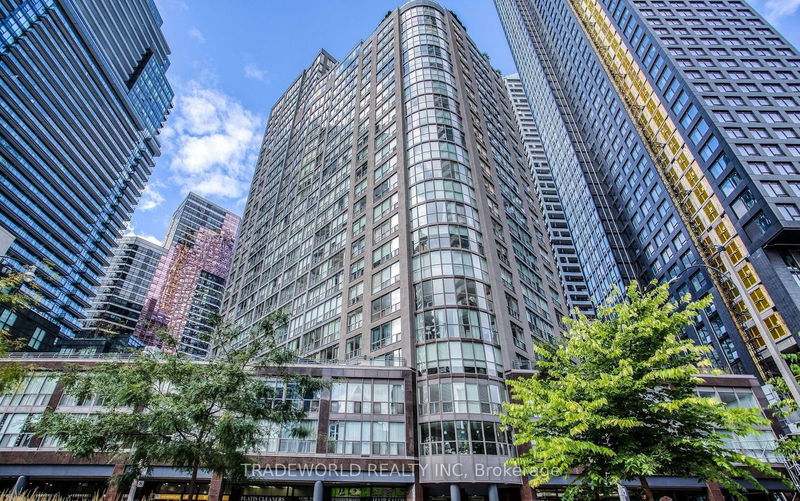 24 Wellesley St W, unit 322 for sale