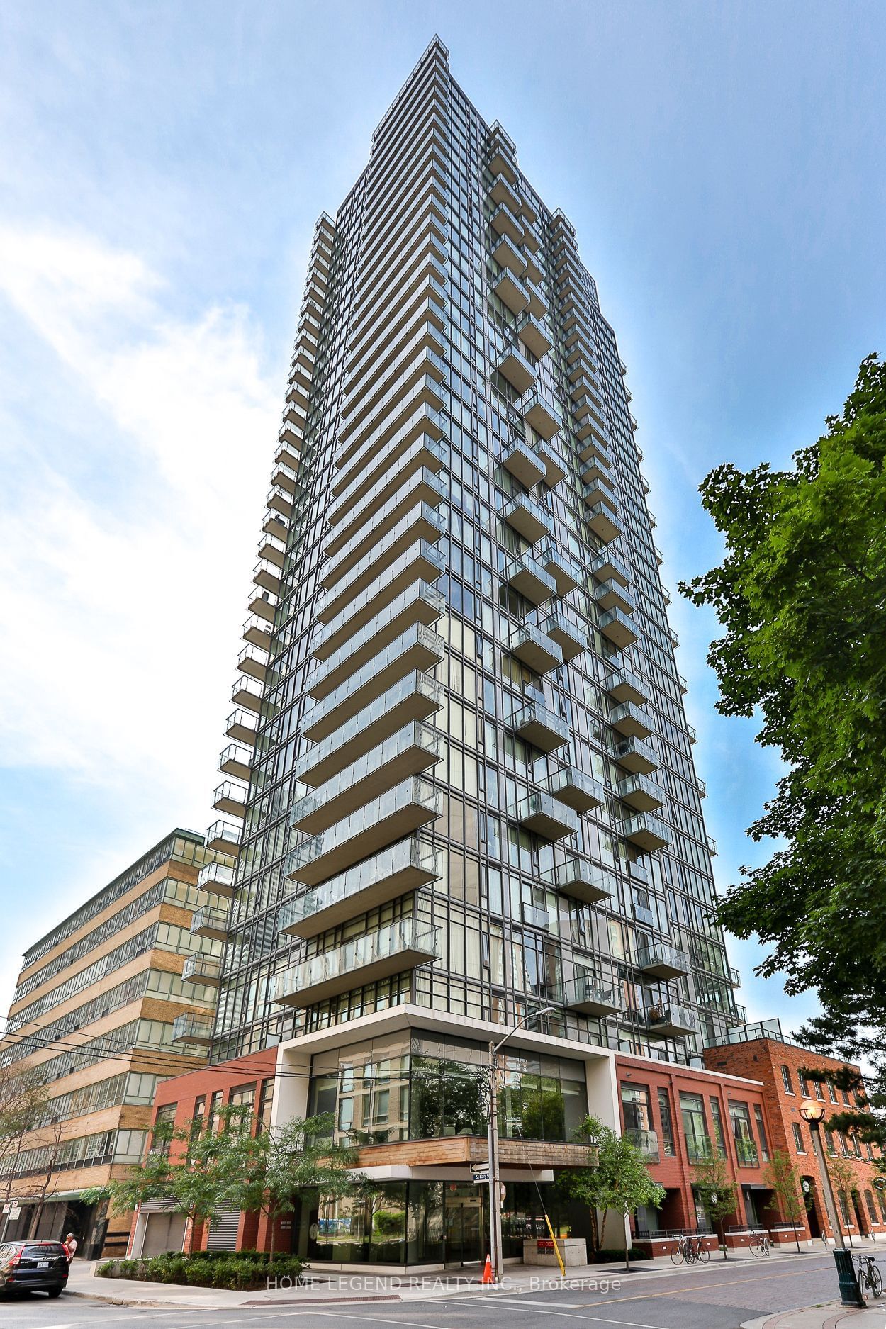 75 St Nicholas St, unit 906 for rent