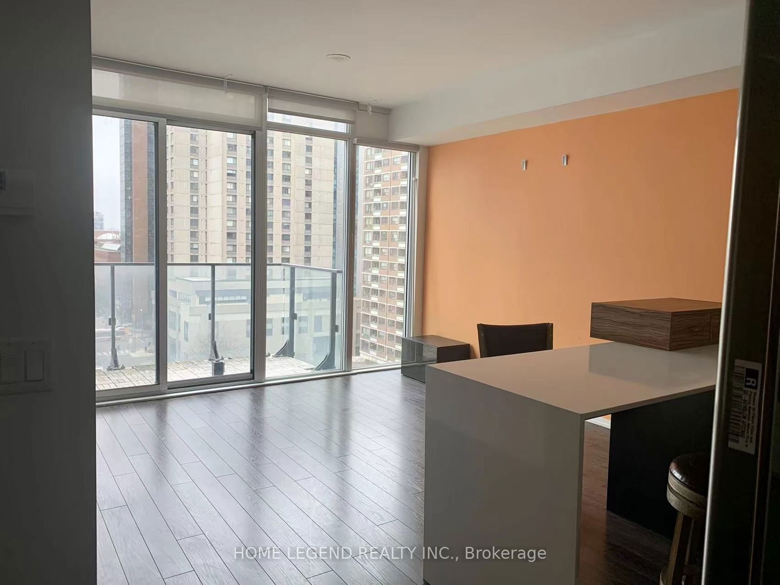 75 St Nicholas St, unit 906 for rent