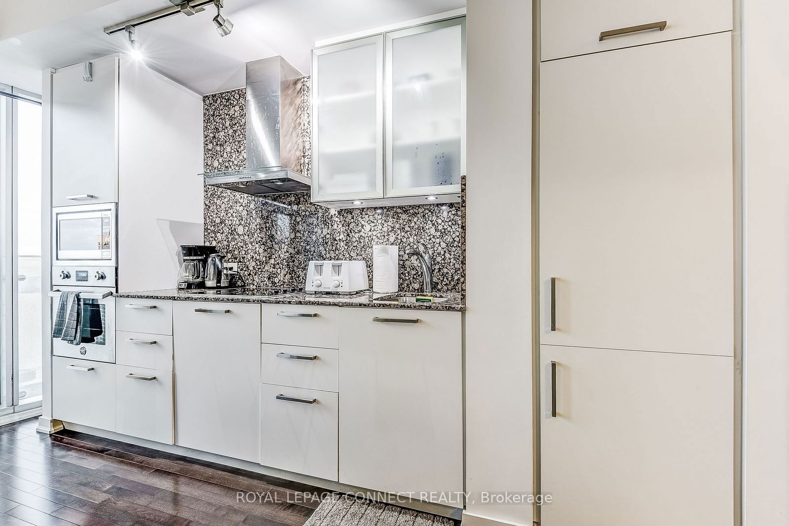 14 York St, unit 2804 for sale