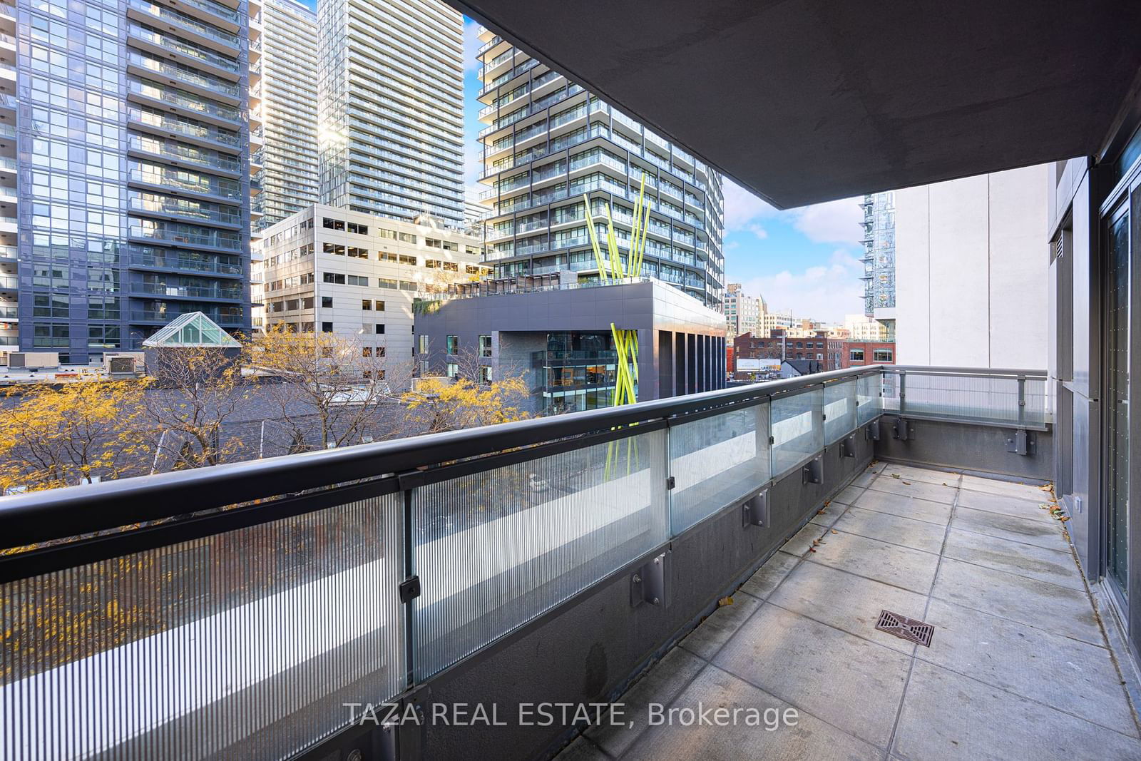 318 Richmond St W, unit 417 for sale