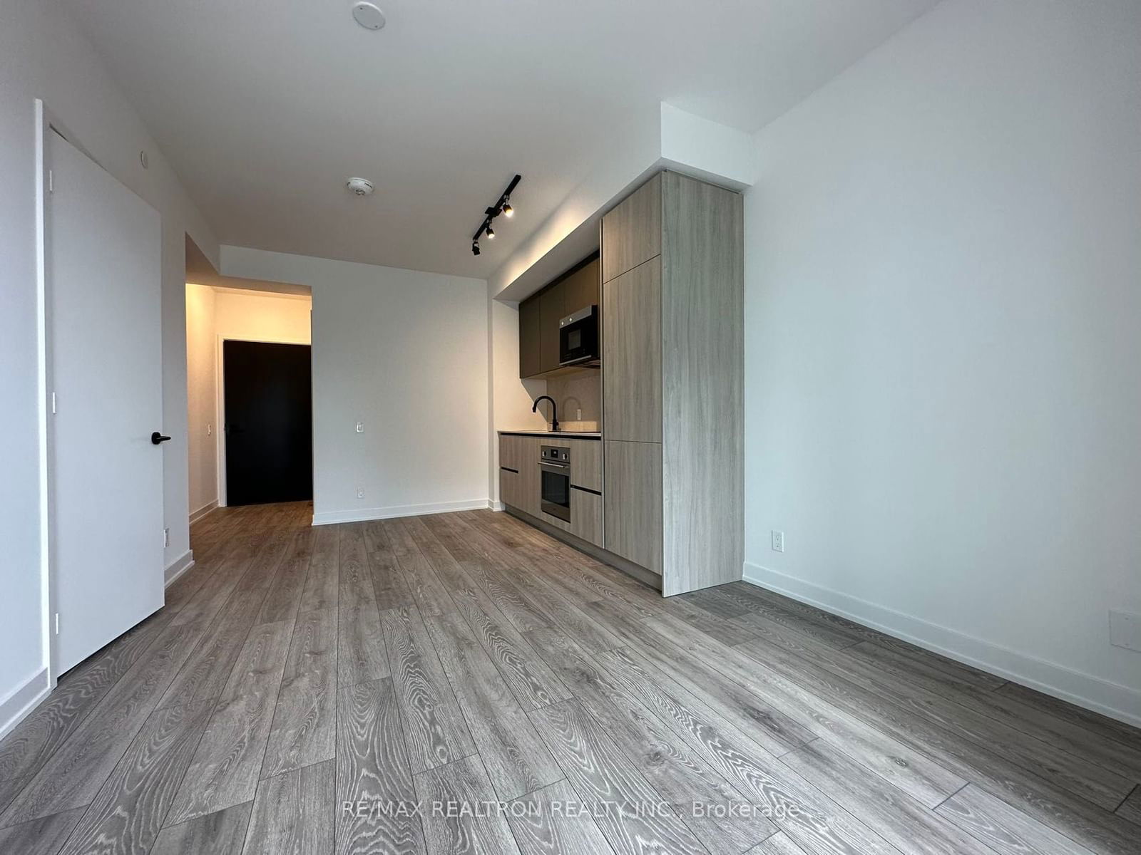 108 Peter St, unit 1621 for rent