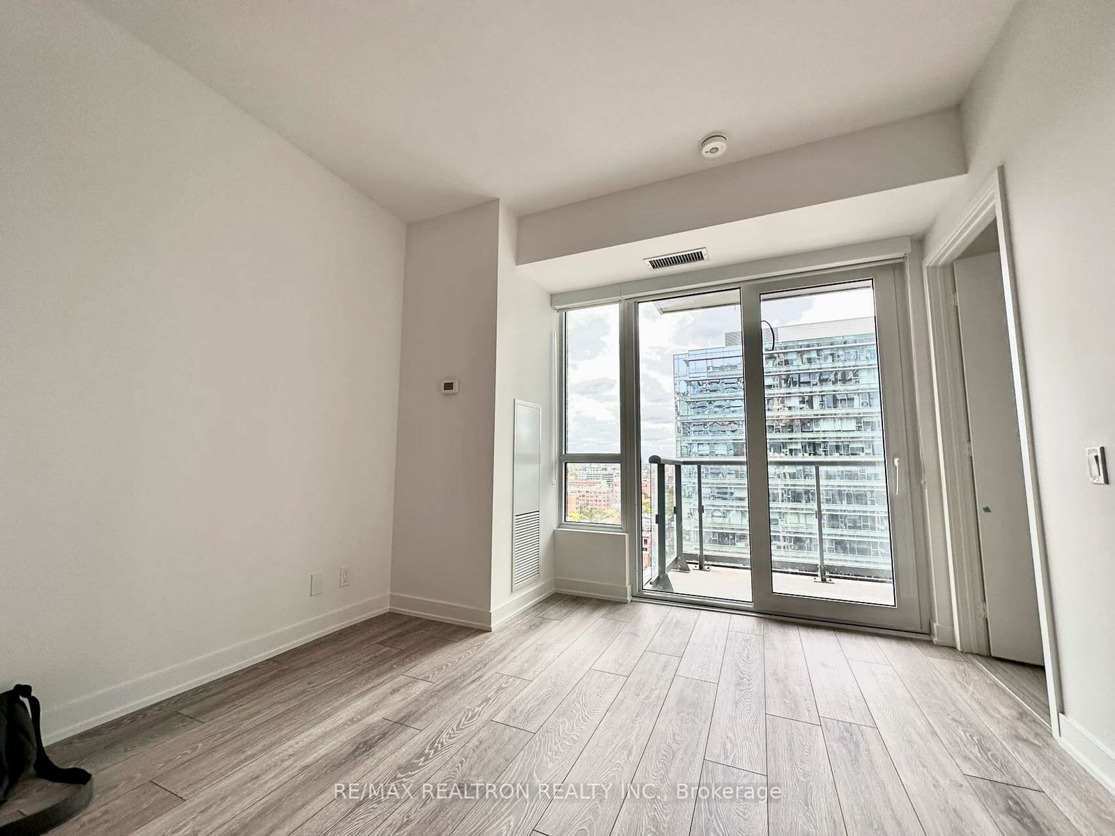 108 Peter St, unit 1621 for rent