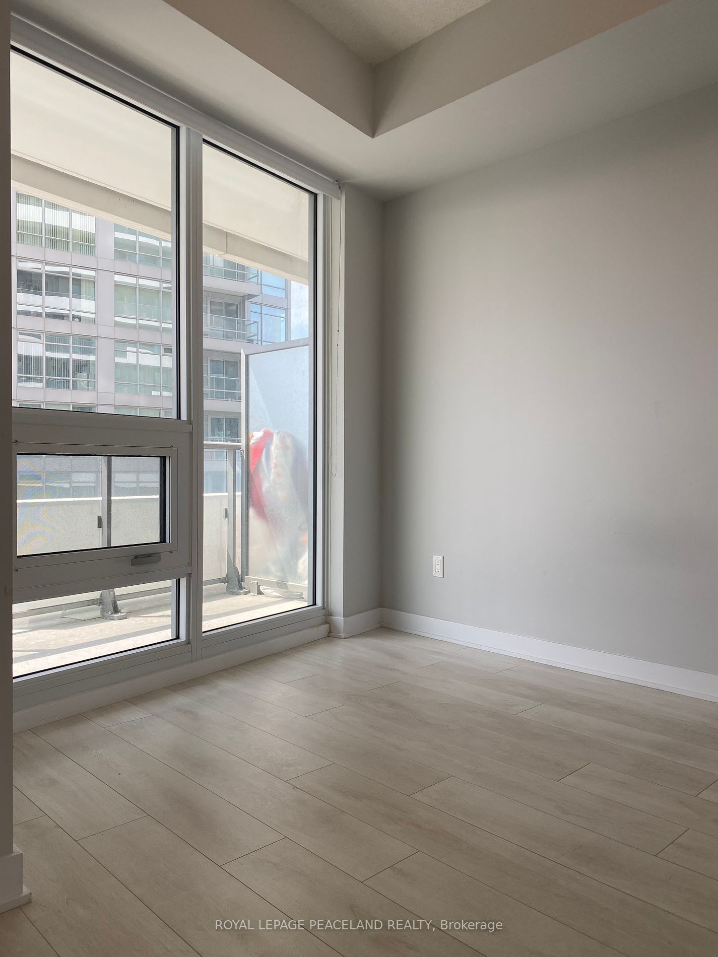 2221 Yonge St, unit 2304 for rent