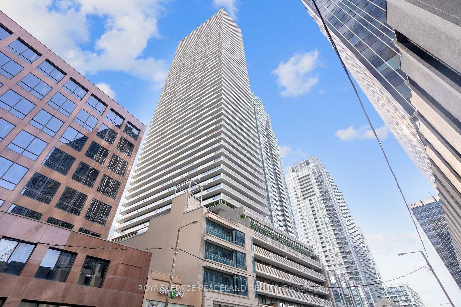 2221 Yonge St, unit 2304 for rent