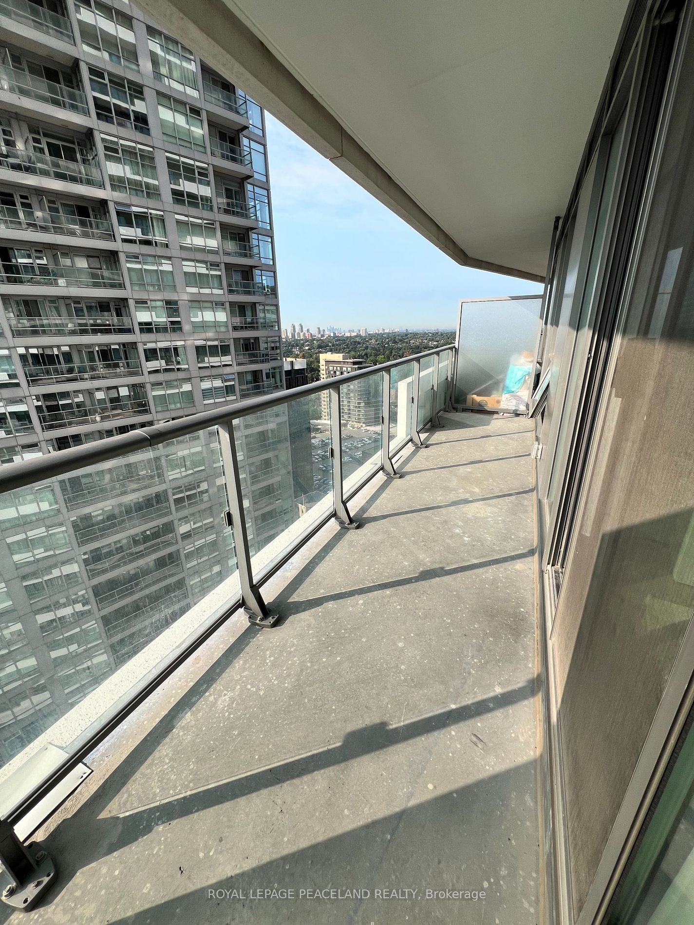 2221 Yonge St, unit 2304 for rent