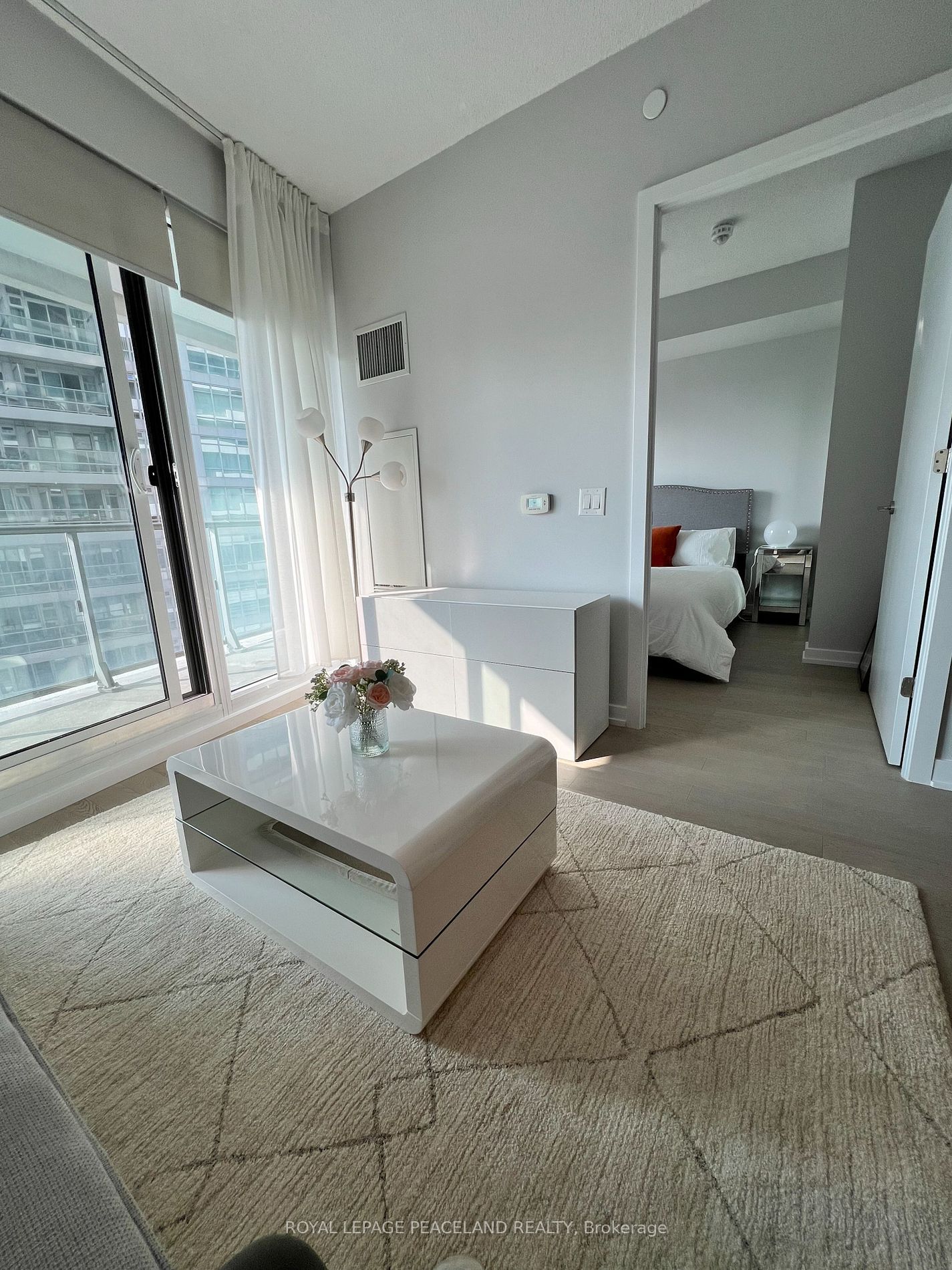 2221 Yonge St, unit 2304 for rent