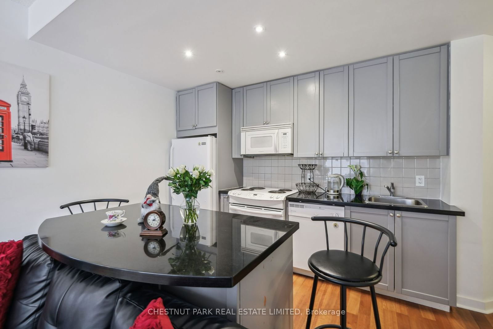 85 Bloor St E, unit 1014 for sale