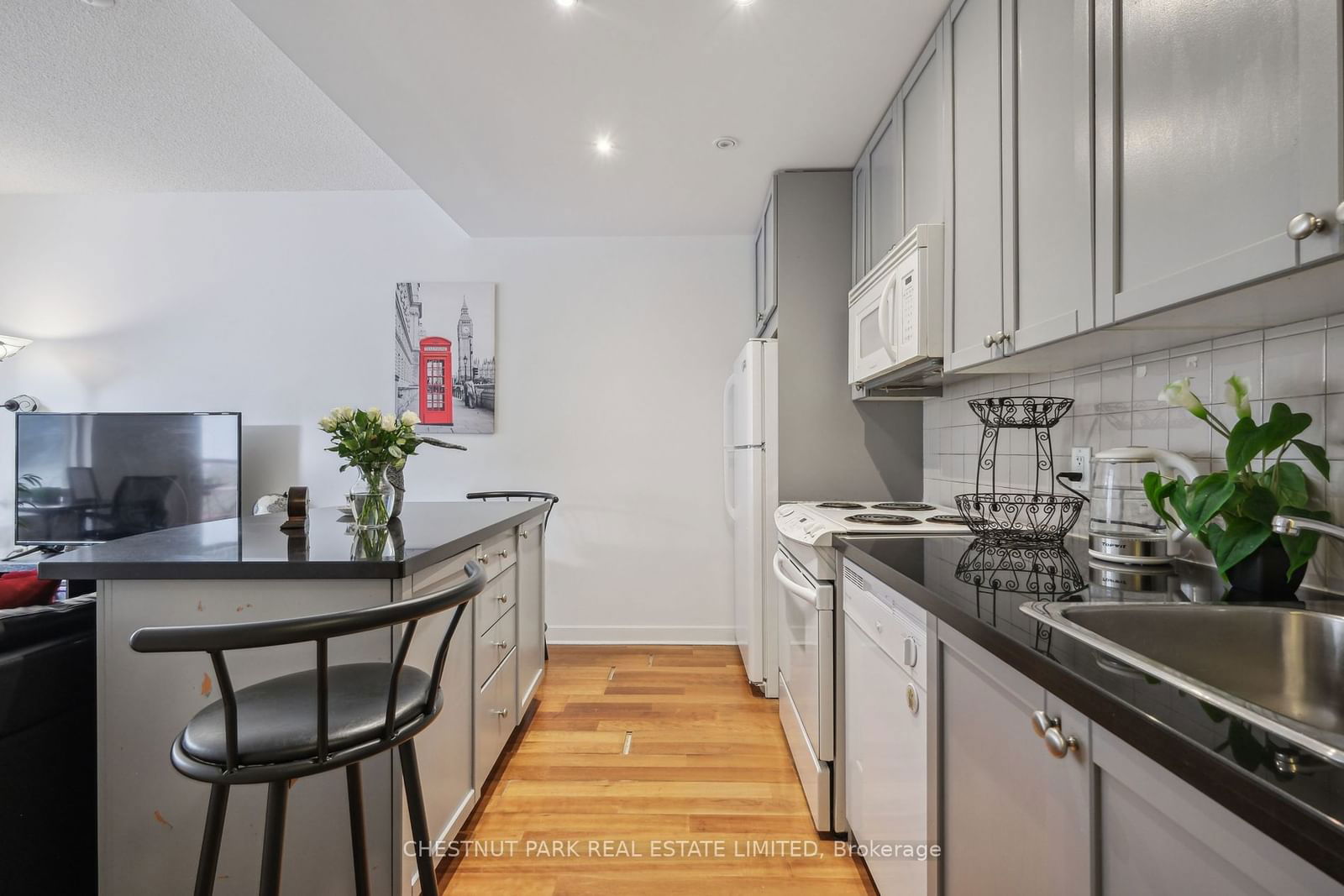 85 Bloor St E, unit 1014 for sale