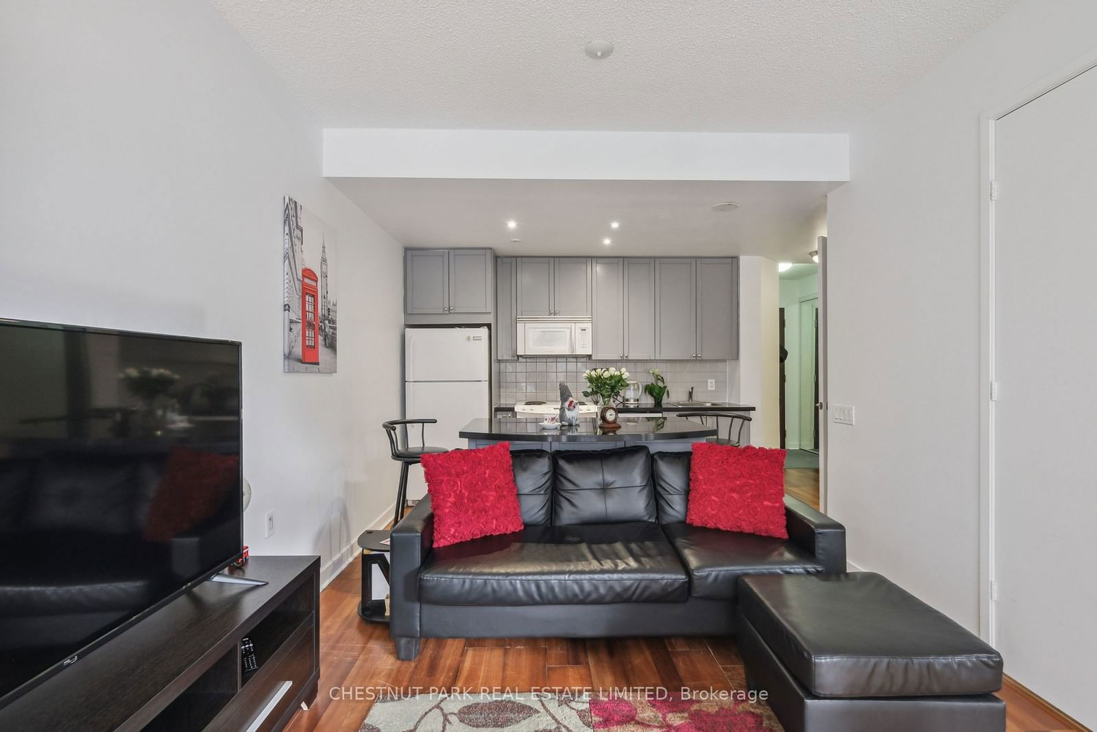 85 Bloor St E, unit 1014 for sale