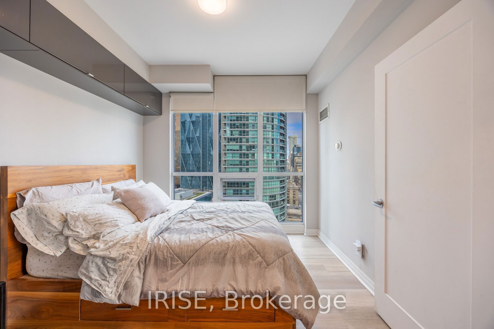 16 Yonge St, unit 2205 for sale